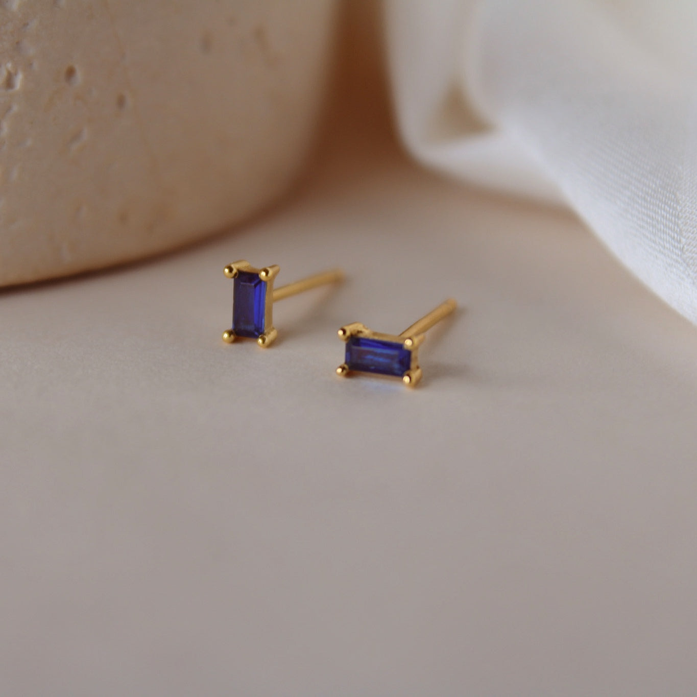 "Tiny Treasures" Baguette Ohrstecker