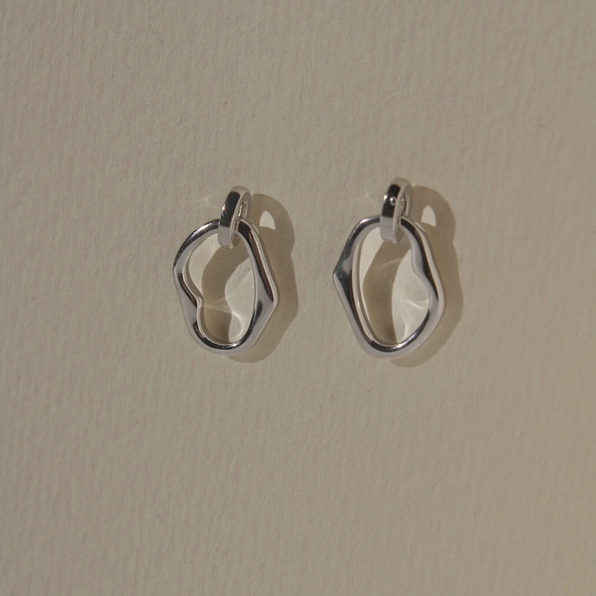 Soft Current Drops - modern skulpturale Ohrringe