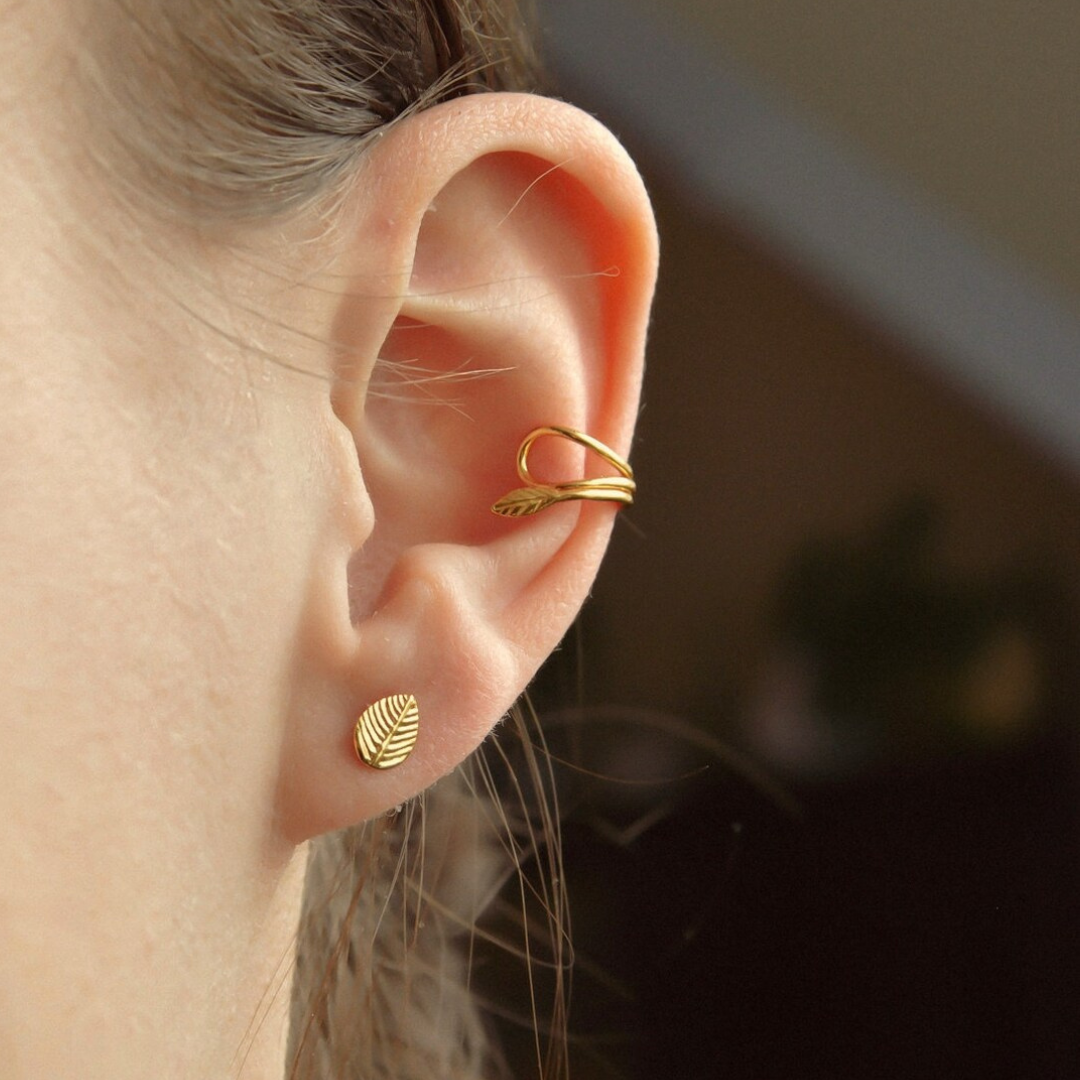 "Flora" zierlicher goldener Earcuff mit Blättchenmotiv
