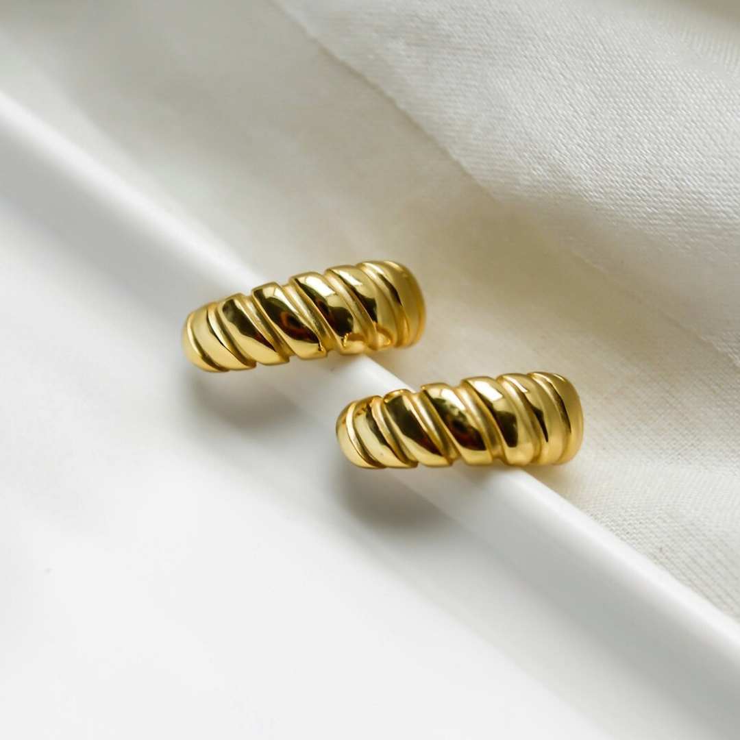 "Carmen" klassische, elegante Croissant Creolen 18k vergoldet