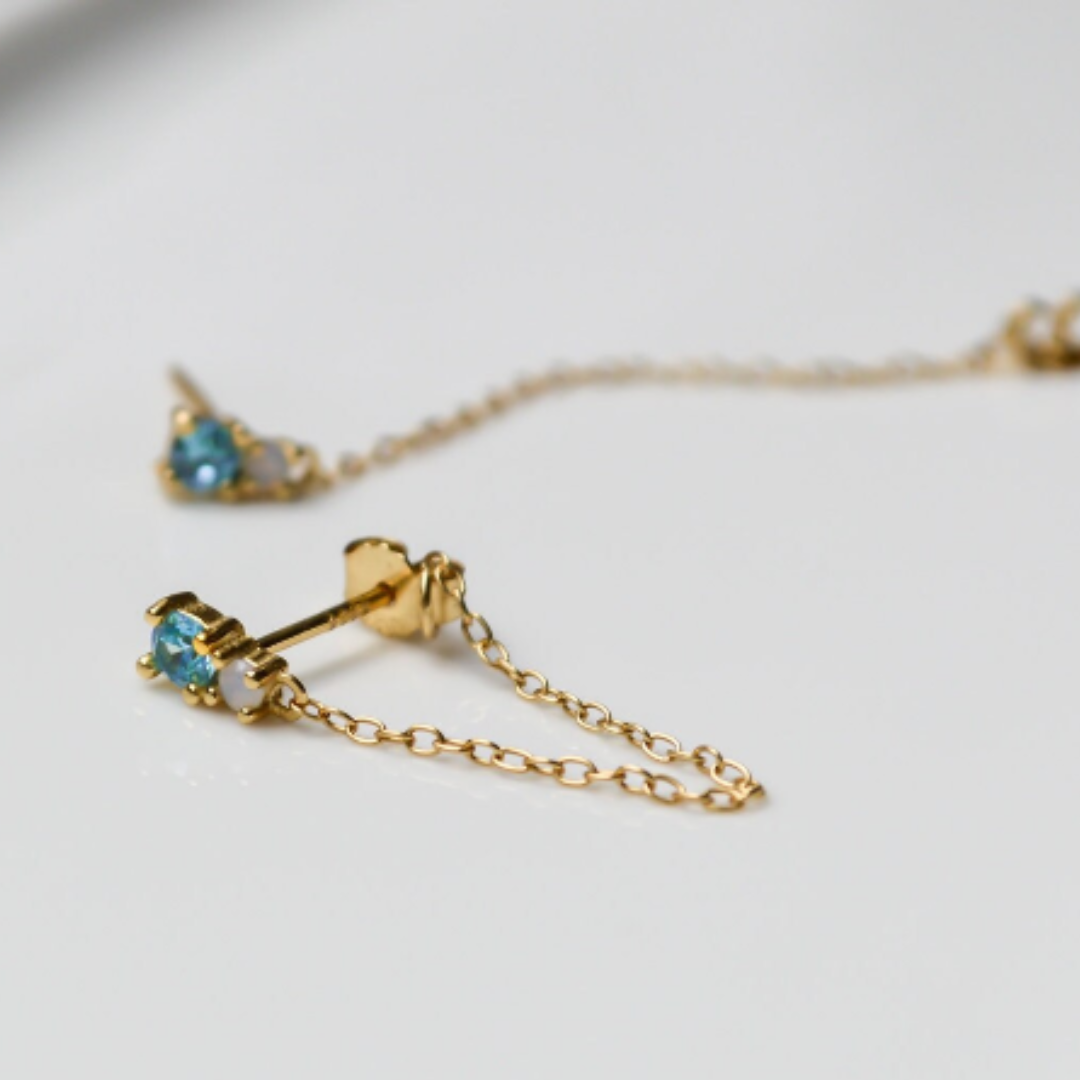 "Maia" zierliche Kettchen Ohrstecker mit blauem Zirkonia und Mondstein