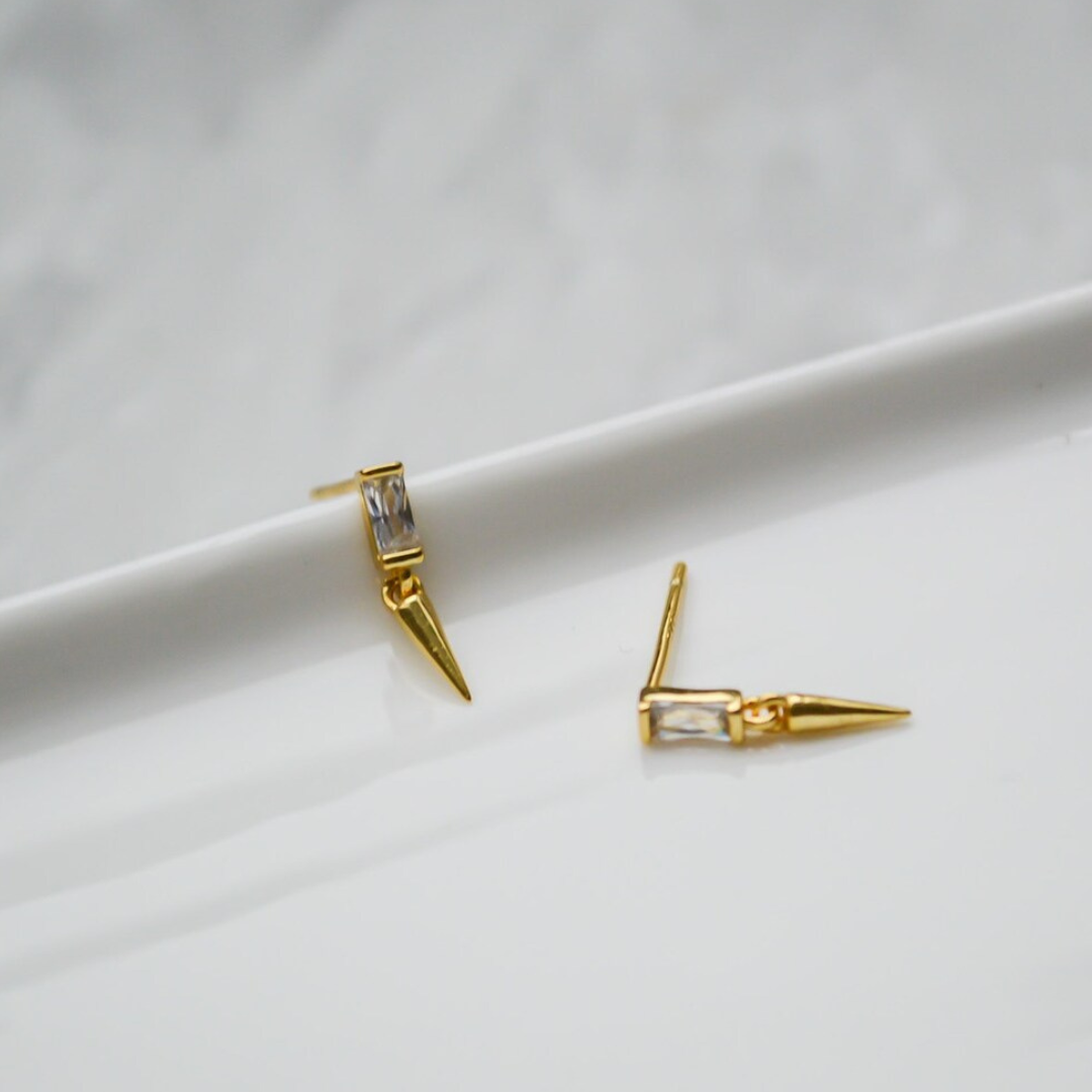 "Kendra" zierliche Spike Ohrstecker vergoldet mit Baguette Zirkonia