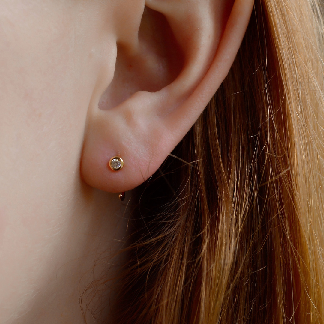 "Clarissa" goldene Zirkonia Huggie Hoops