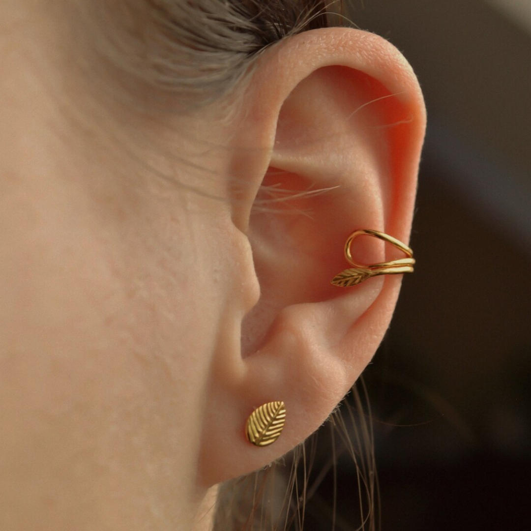"Flora" zierlicher goldener Earcuff mit Blättchenmotiv