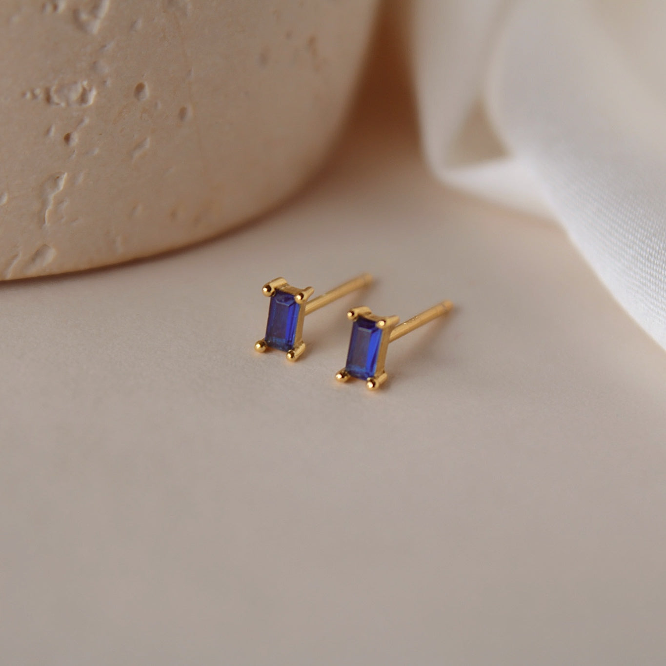 "Tiny Treasures" Baguette Ohrstecker