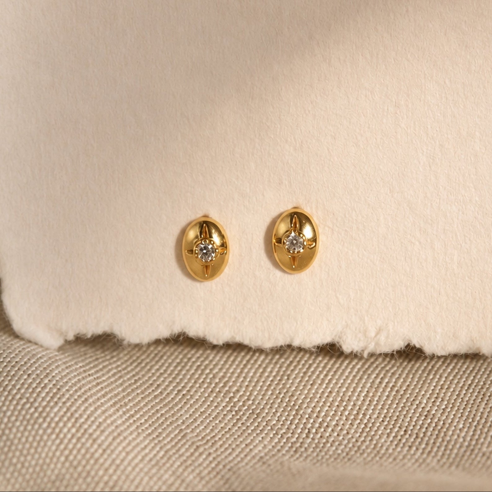 Celeste Ohrstecker mit Lab Grown Diamant in 18k vergoldetem Sterlingsilber