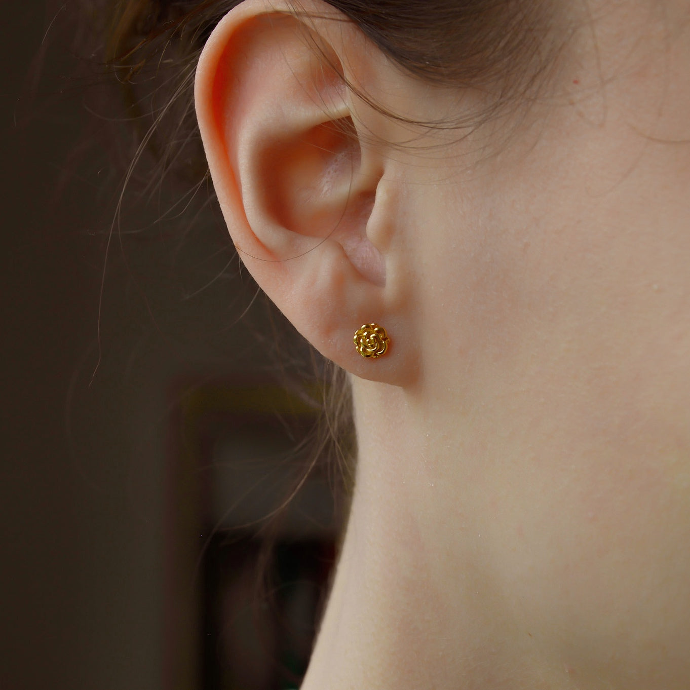 „Aubrey“ kleine Rosen Ohrstecker