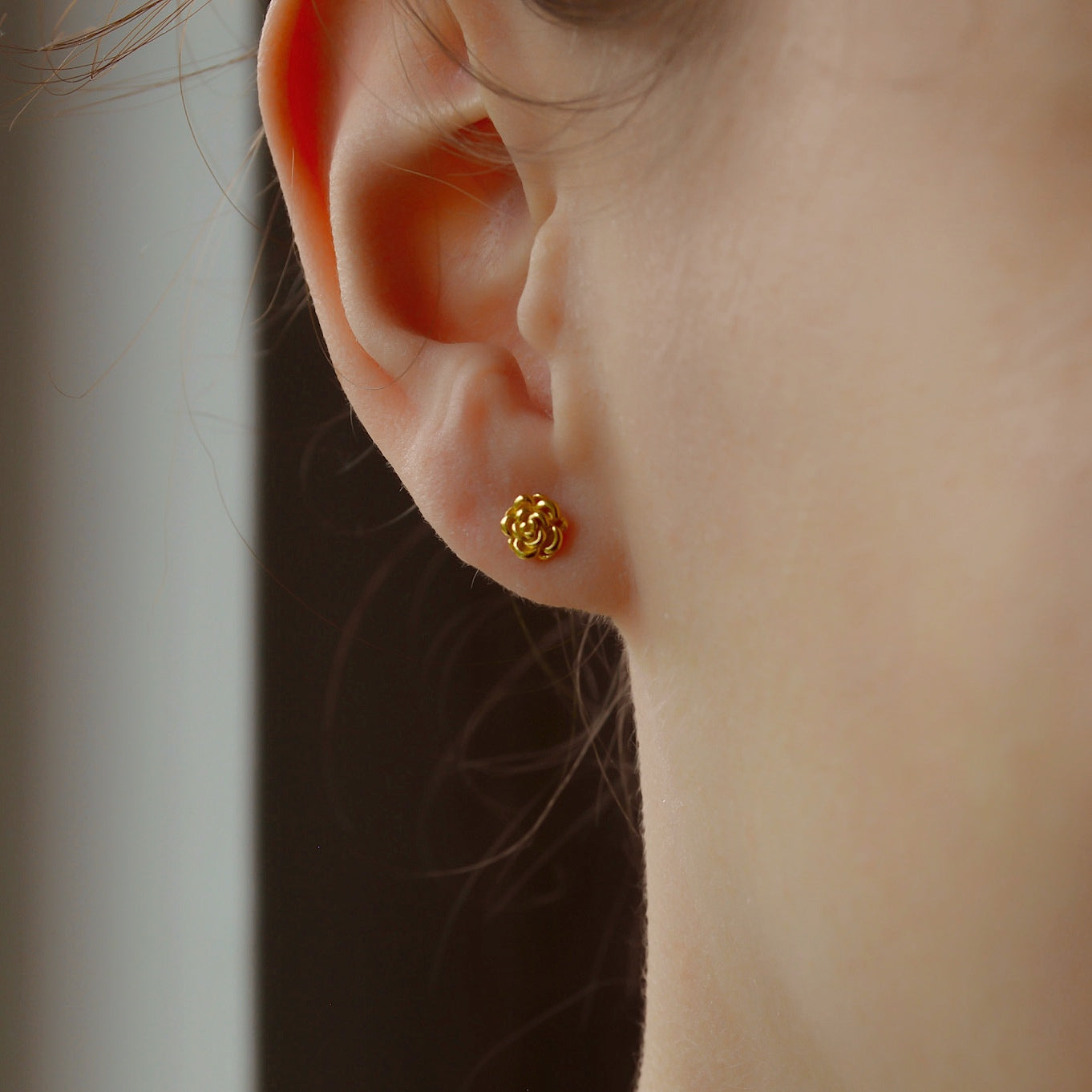 „Aubrey“ kleine Rosen Ohrstecker