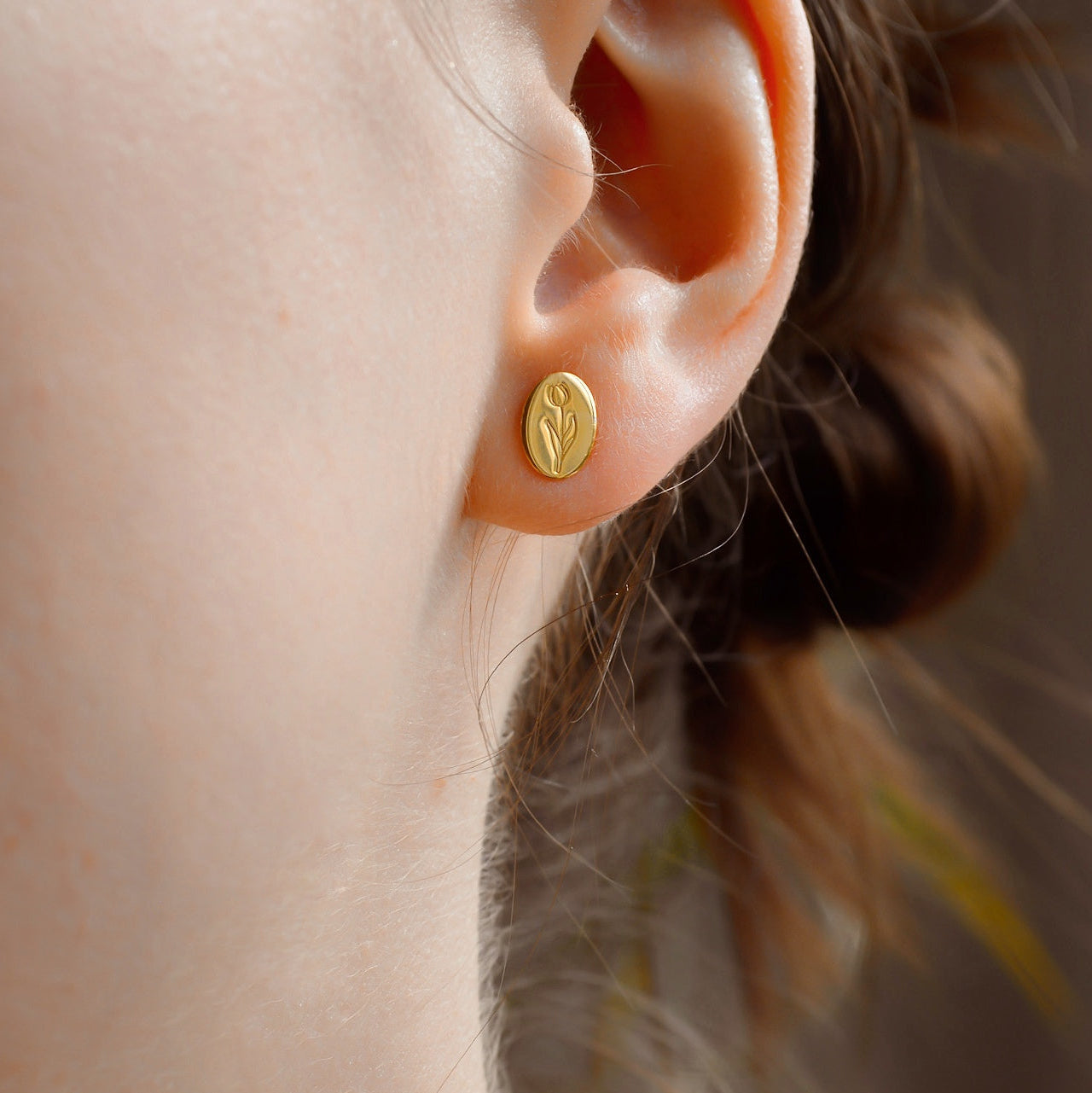 "Anthelia" goldene Tulpen Ohrstecker oval