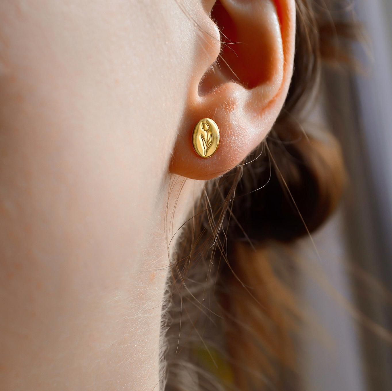 "Anthelia" goldene Tulpen Ohrstecker oval