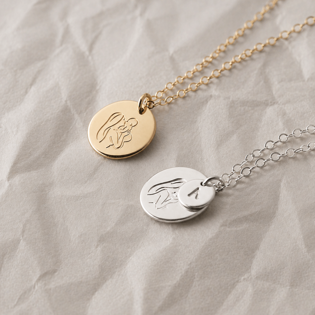 "Quiet Connection" - Personalisierte Mama Baby Halskette mit Initialen