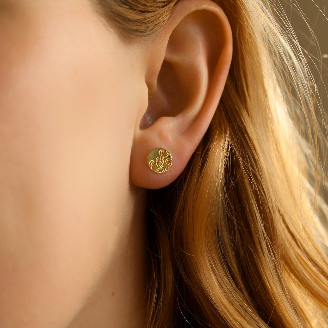 "Kanagawa" Plättchen Ohrstecker mit Wellen Motiv