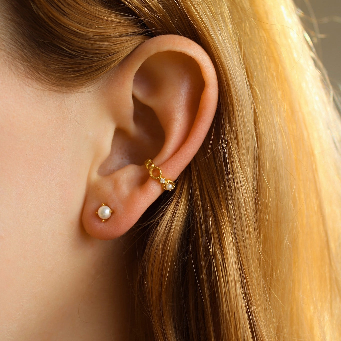 "Penelope" Perlen Earcuff mit Zirkonia
