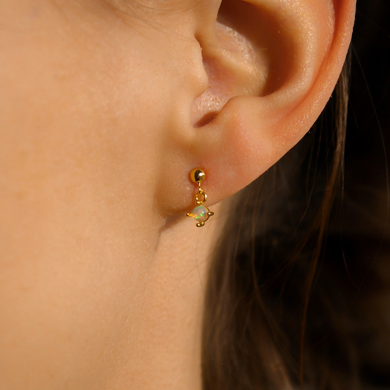 "Aurora“ winzige Kügelchen Opal Ohrstecker