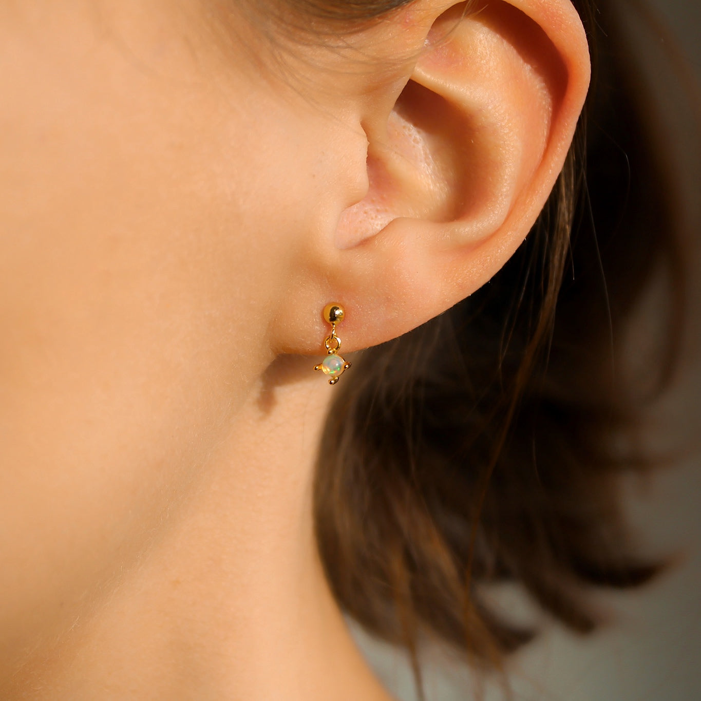 "Aurora“ winzige Kügelchen Opal Ohrstecker