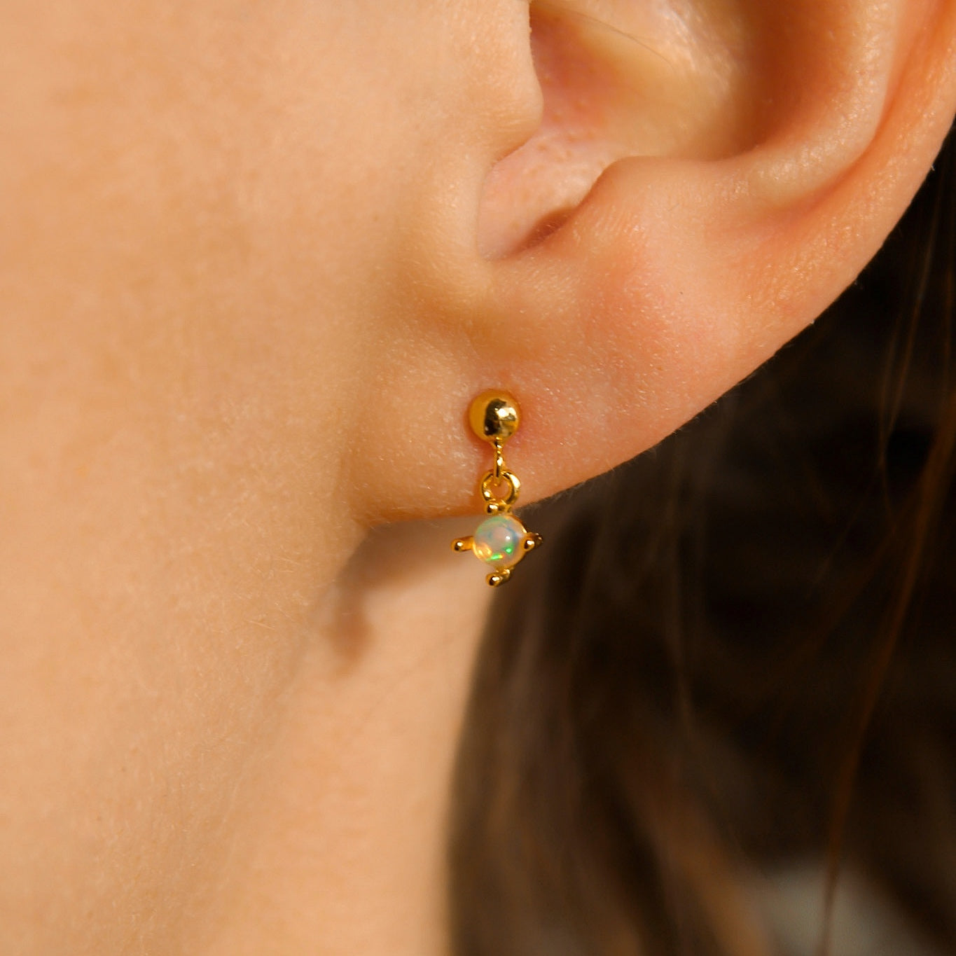 "Aurora“ winzige Kügelchen Opal Ohrstecker