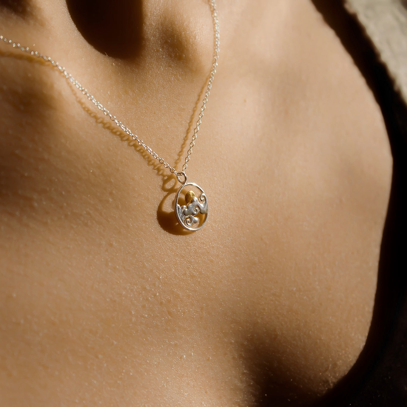 "Elaine" Zarte Sterlingsilber Kette mit Sonne & Wolken Anhänger