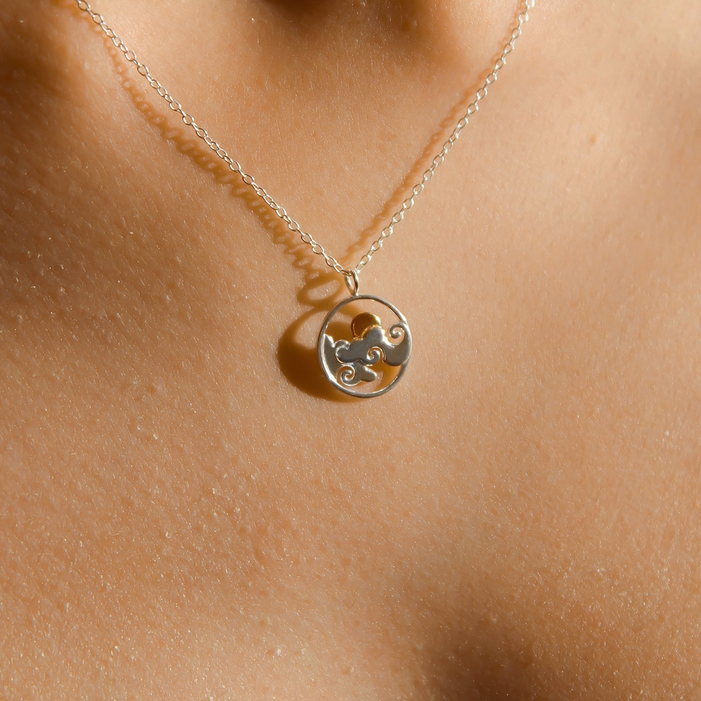 "Elaine" Zarte Sterlingsilber Kette mit Sonne & Wolken Anhänger
