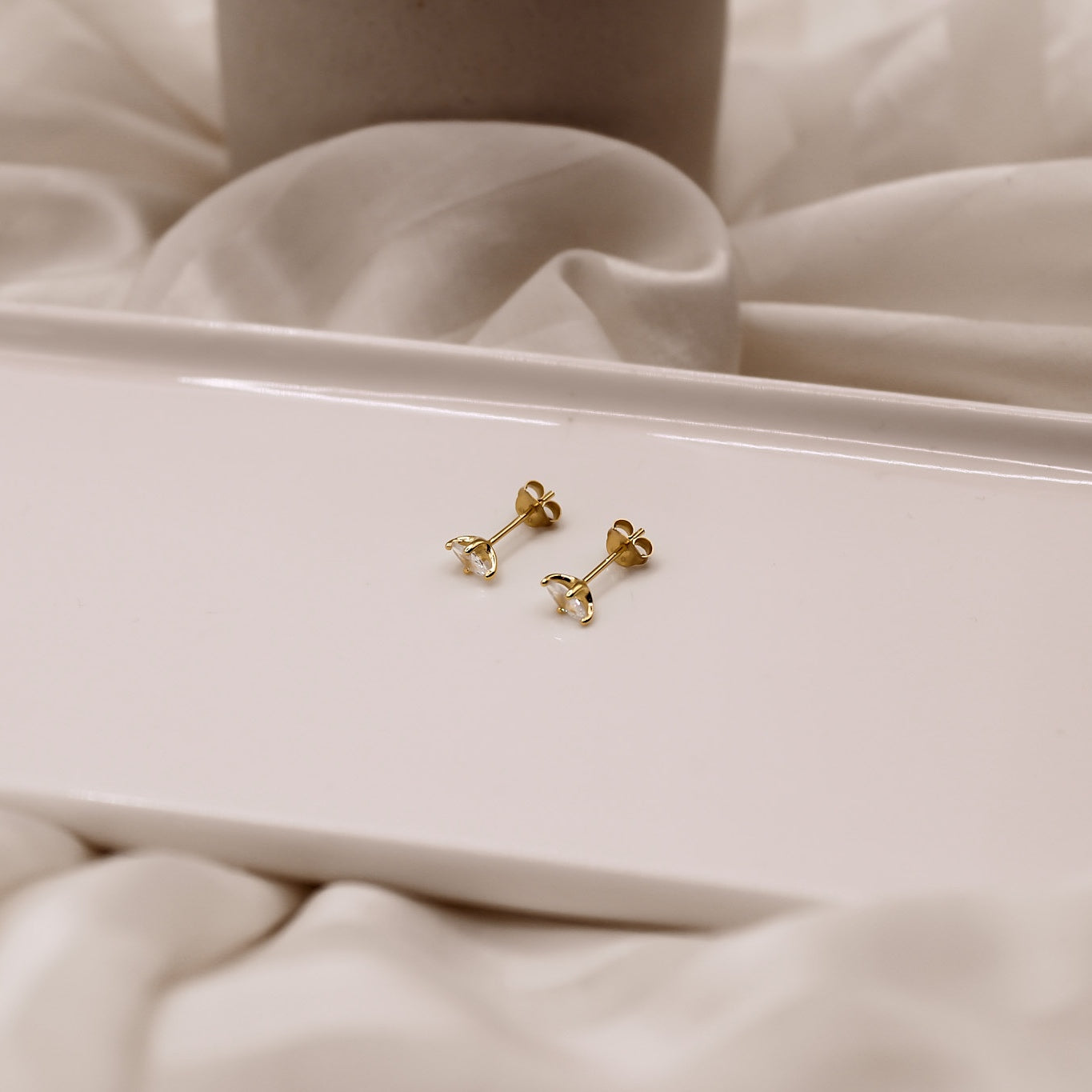 "Savanna" Marquise Ohrstecker mit weißen Zirkonia