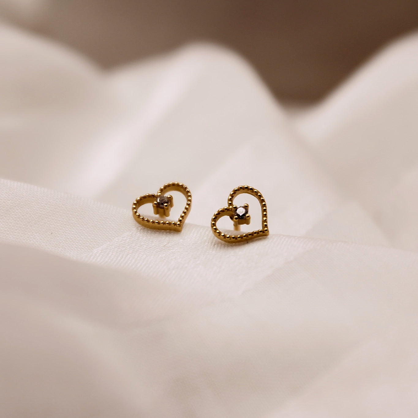 „Mia" zierliche Herz Ohrstecker mit Zirkonia