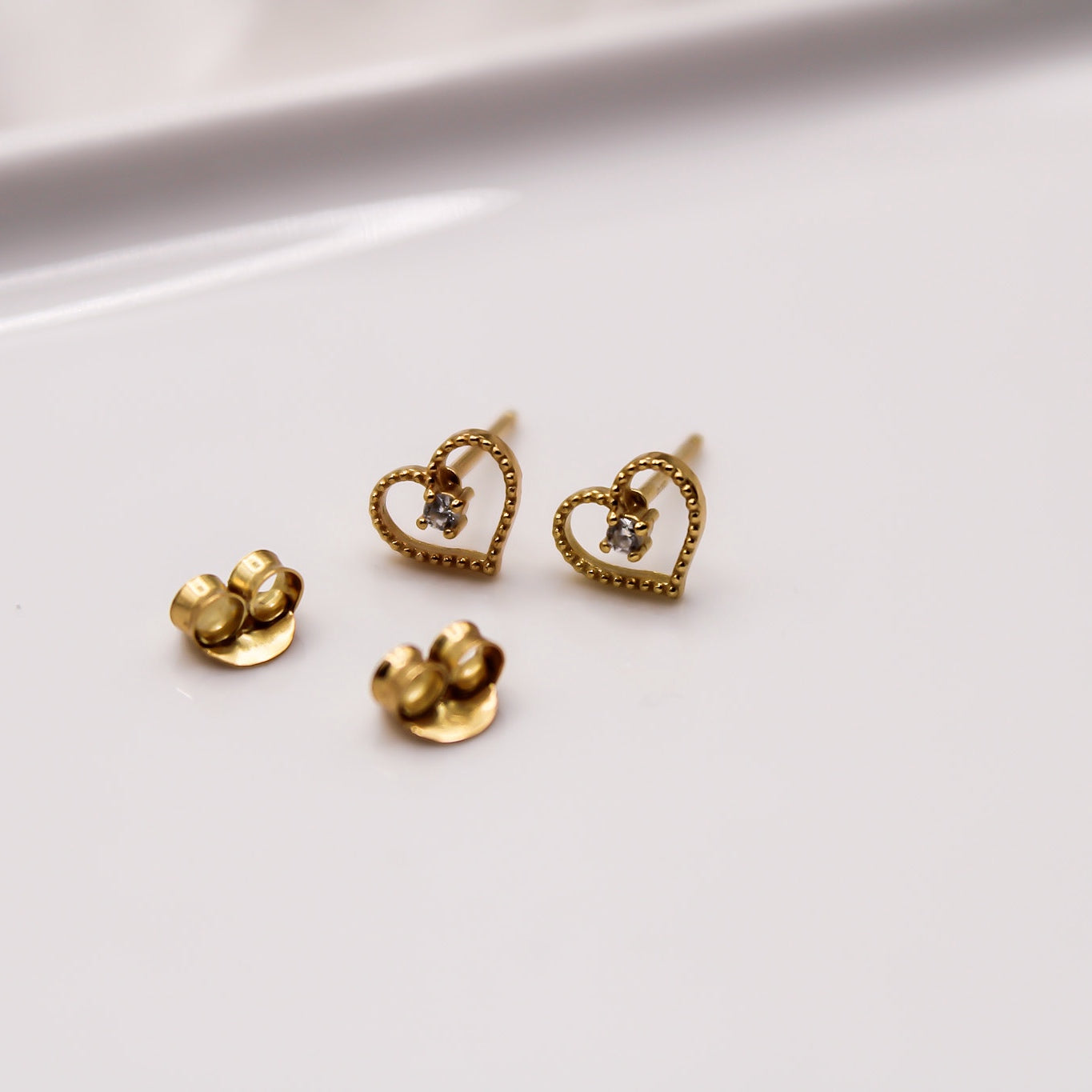 „Mia" zierliche Herz Ohrstecker mit Zirkonia