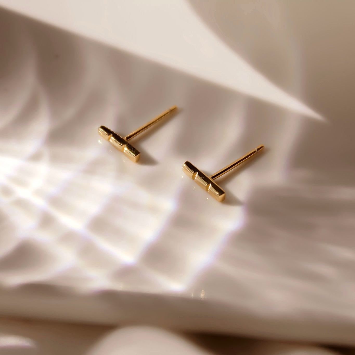 "Loxley" minimalistische Stäbchen Ohrstecker