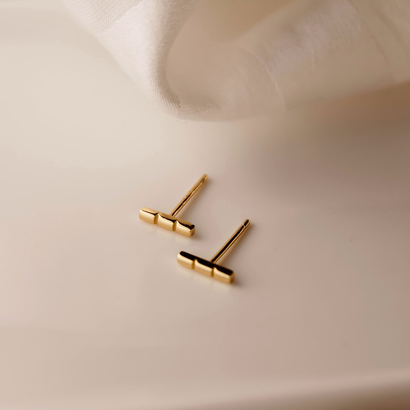 "Loxley" minimalistische Stäbchen Ohrstecker