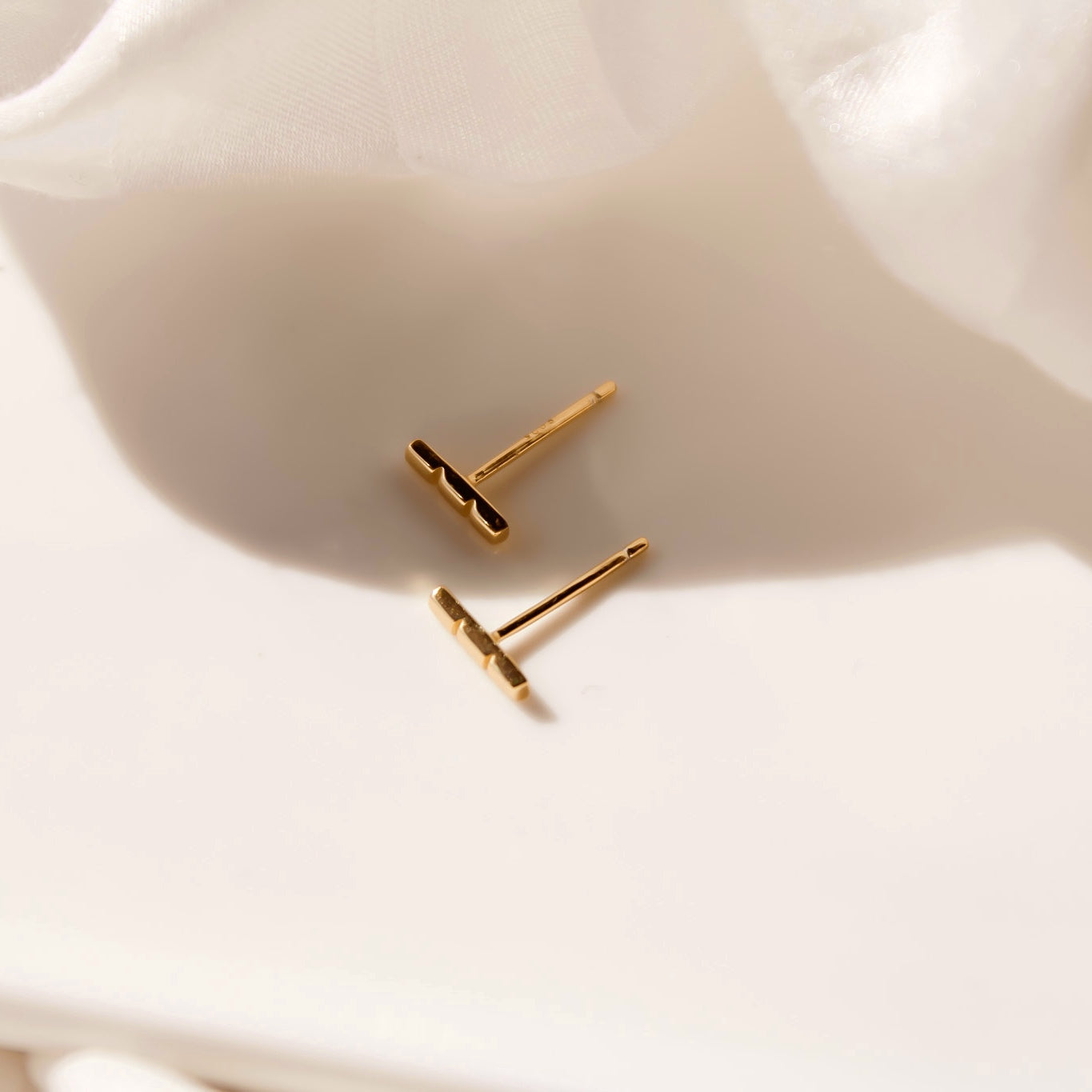 "Loxley" minimalistische Stäbchen Ohrstecker