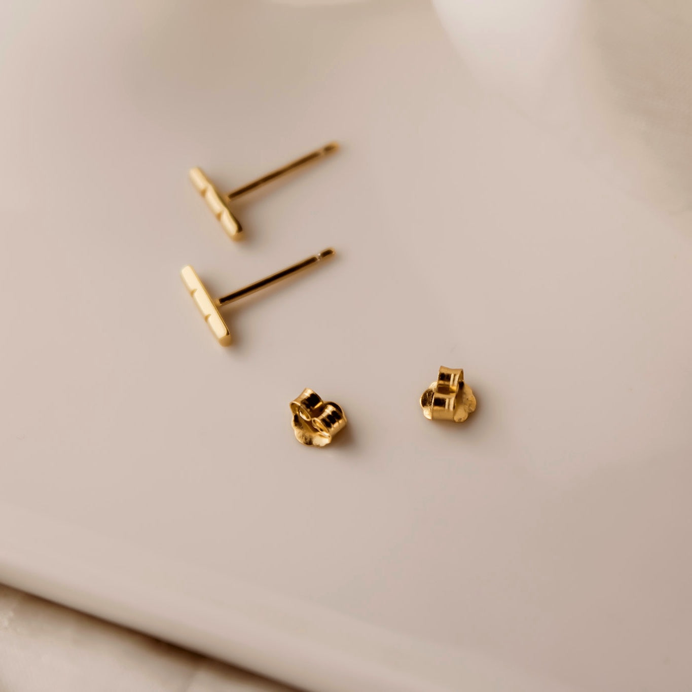 "Loxley" minimalistische Stäbchen Ohrstecker