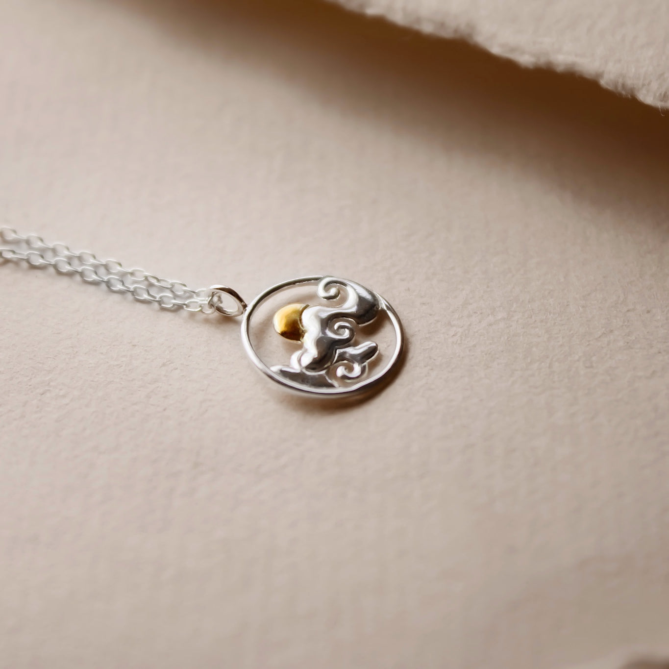 "Elaine" Zarte Sterlingsilber Kette mit Sonne & Wolken Anhänger