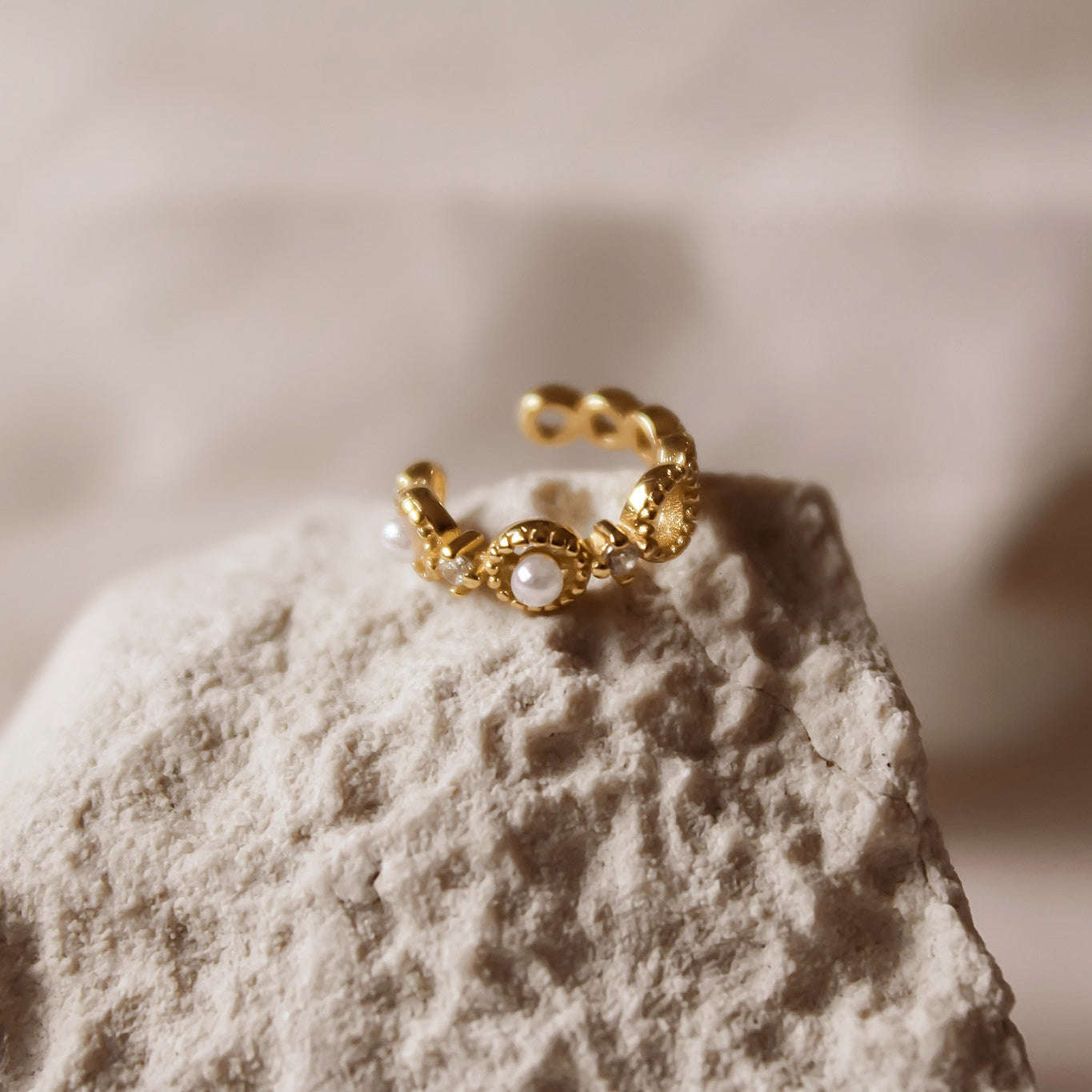 "Penelope" Perlen Earcuff mit Zirkonia