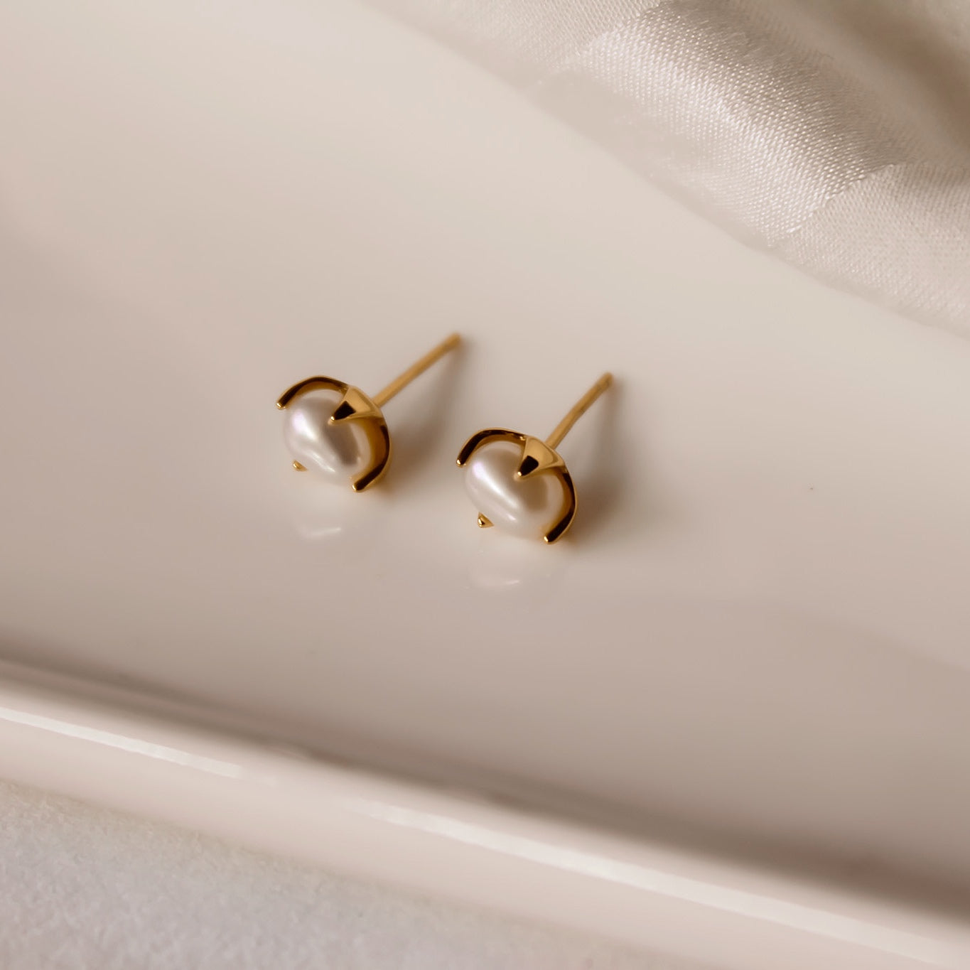 „Calliope" moderne Perlen Ohrstecker