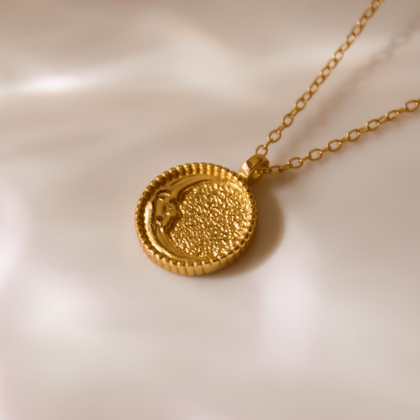 "Celestial Romance" Sonne und Mond Halskette