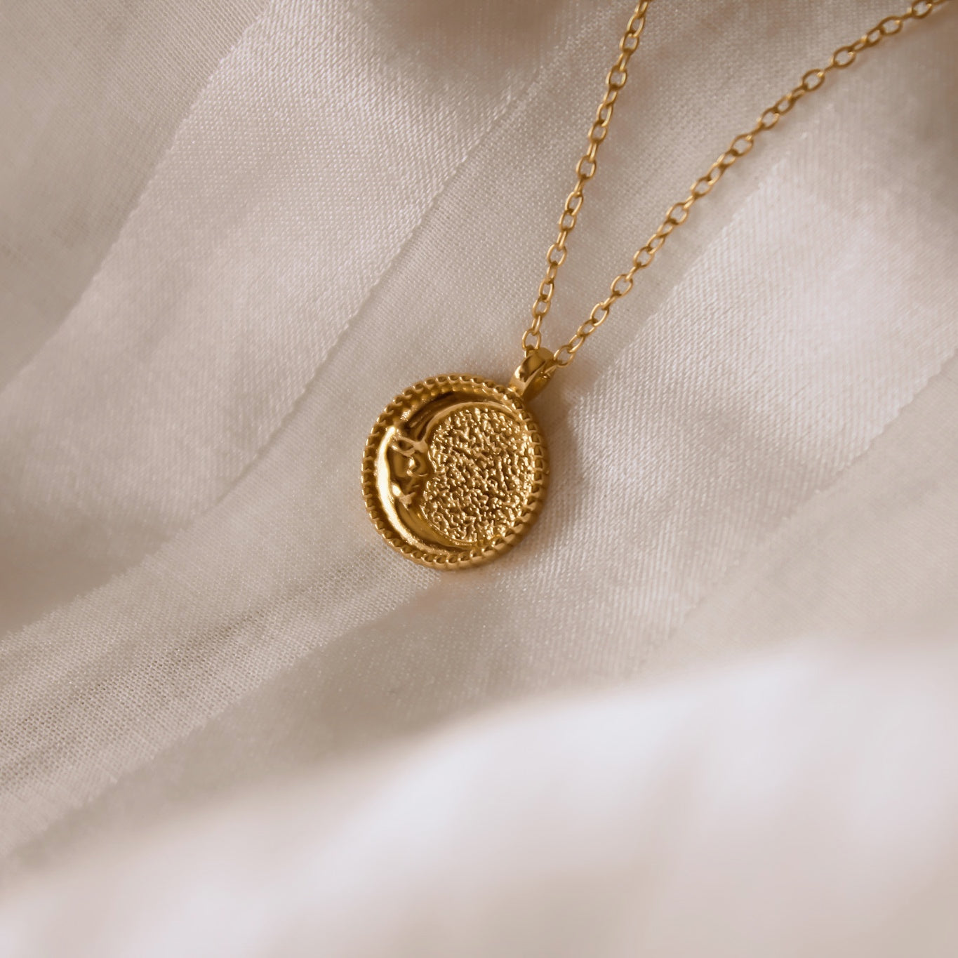 "Celestial Romance" Sonne und Mond Halskette