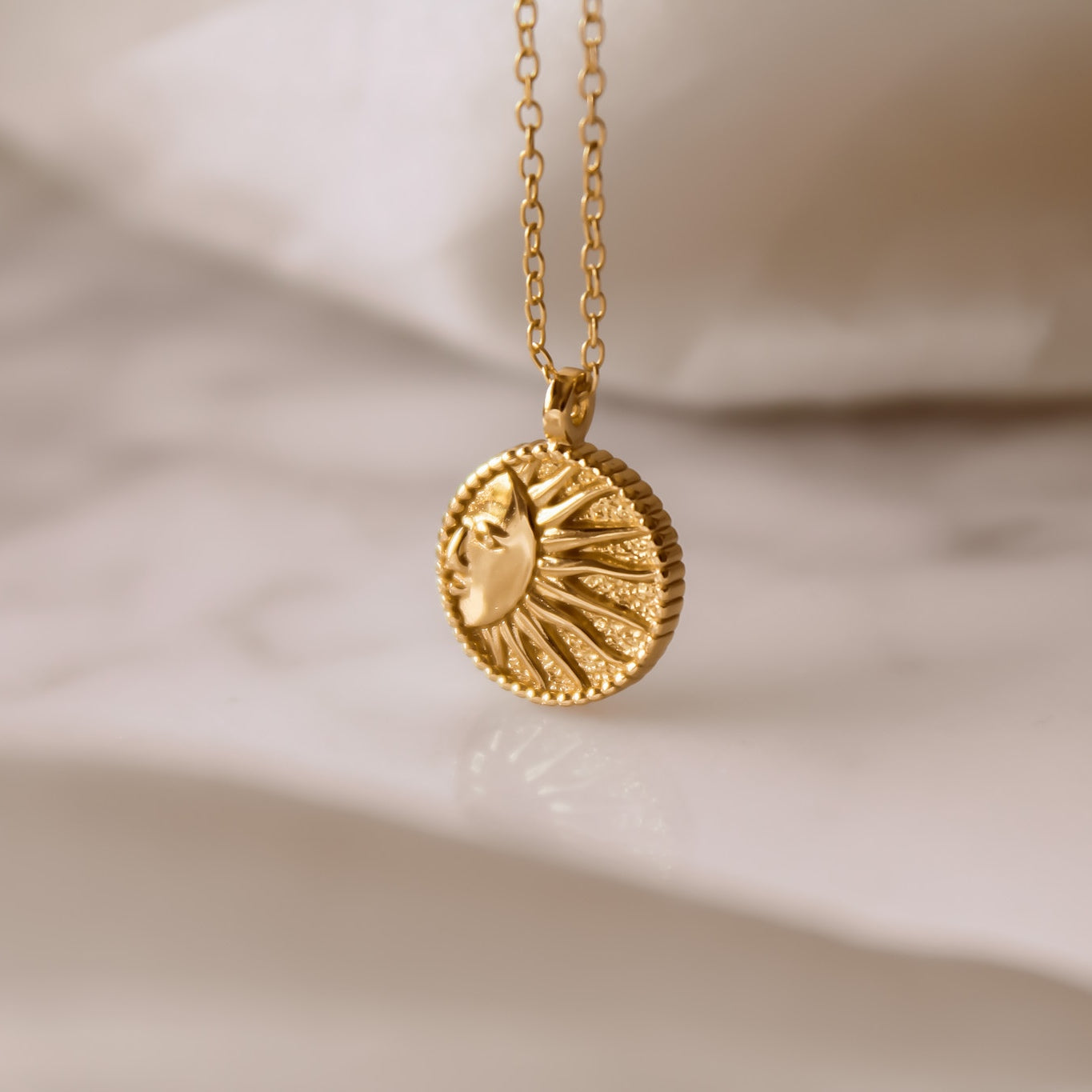 "Celestial Romance" Sonne und Mond Halskette