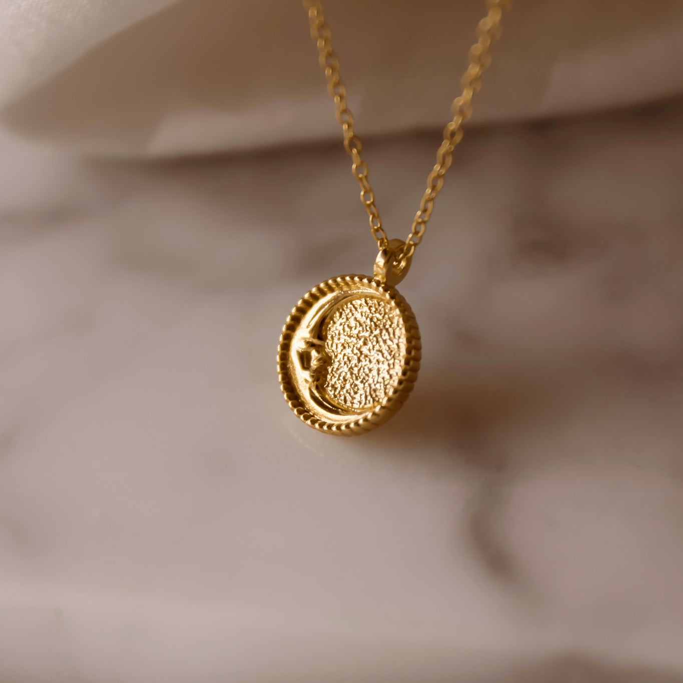 "Celestial Romance" Sonne und Mond Halskette