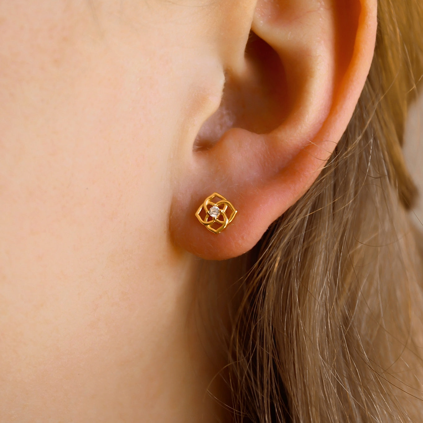 „Avery" Blumen Ornament Ohrstecker