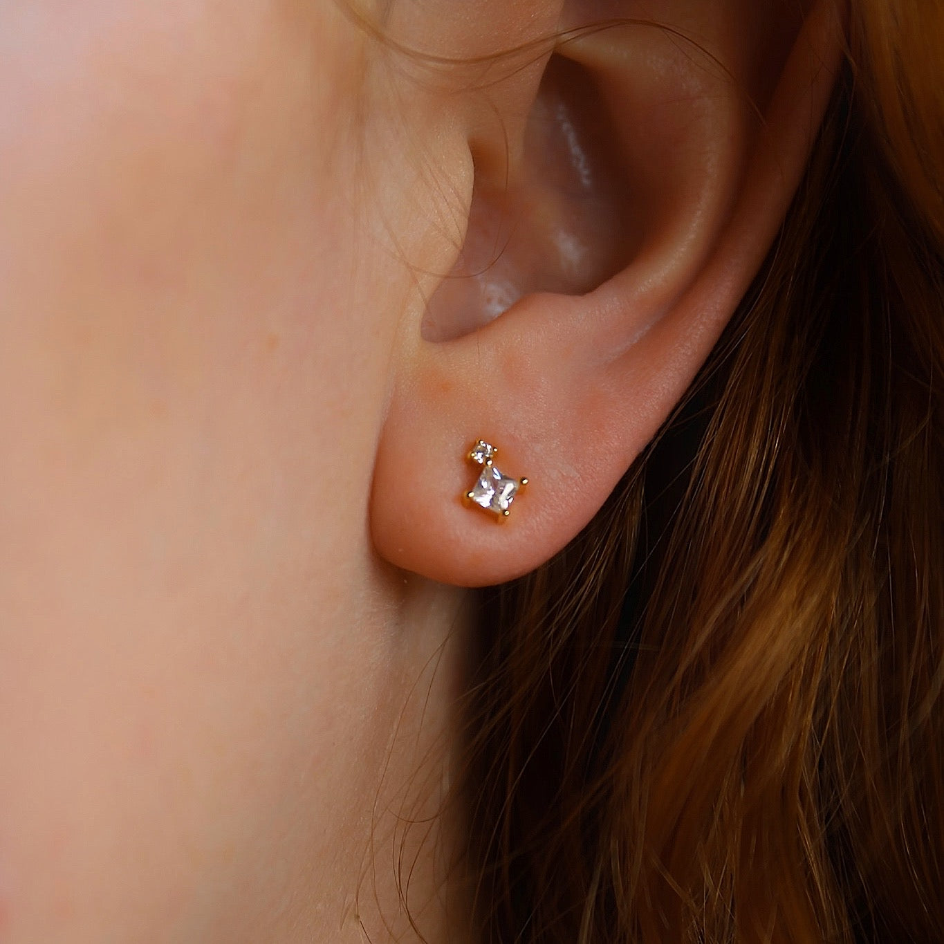 "MinimalSpark" geometrische, kleine Zirkonia Ohrstecker