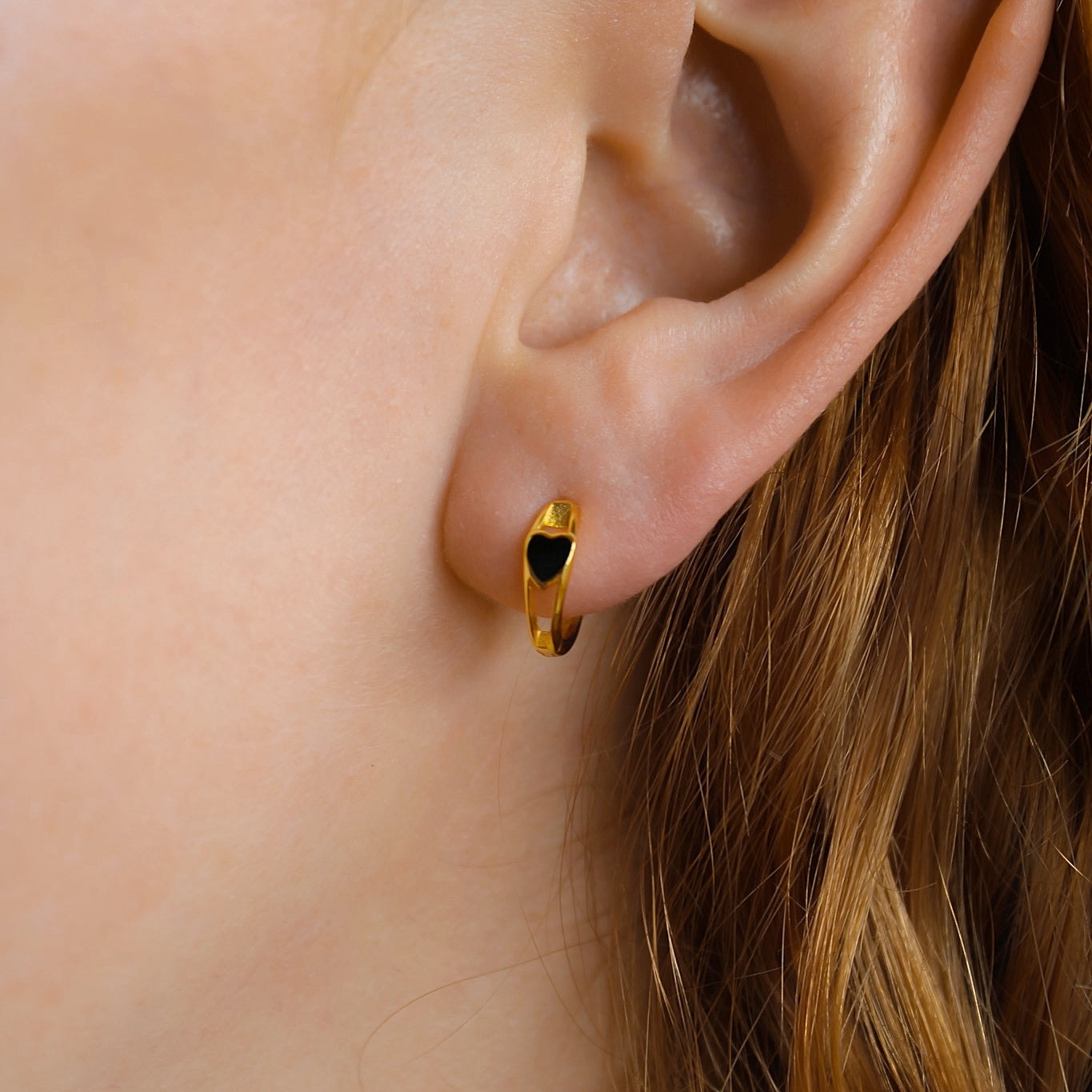 "Danica" moderne Creolen mit schwarzem Herz