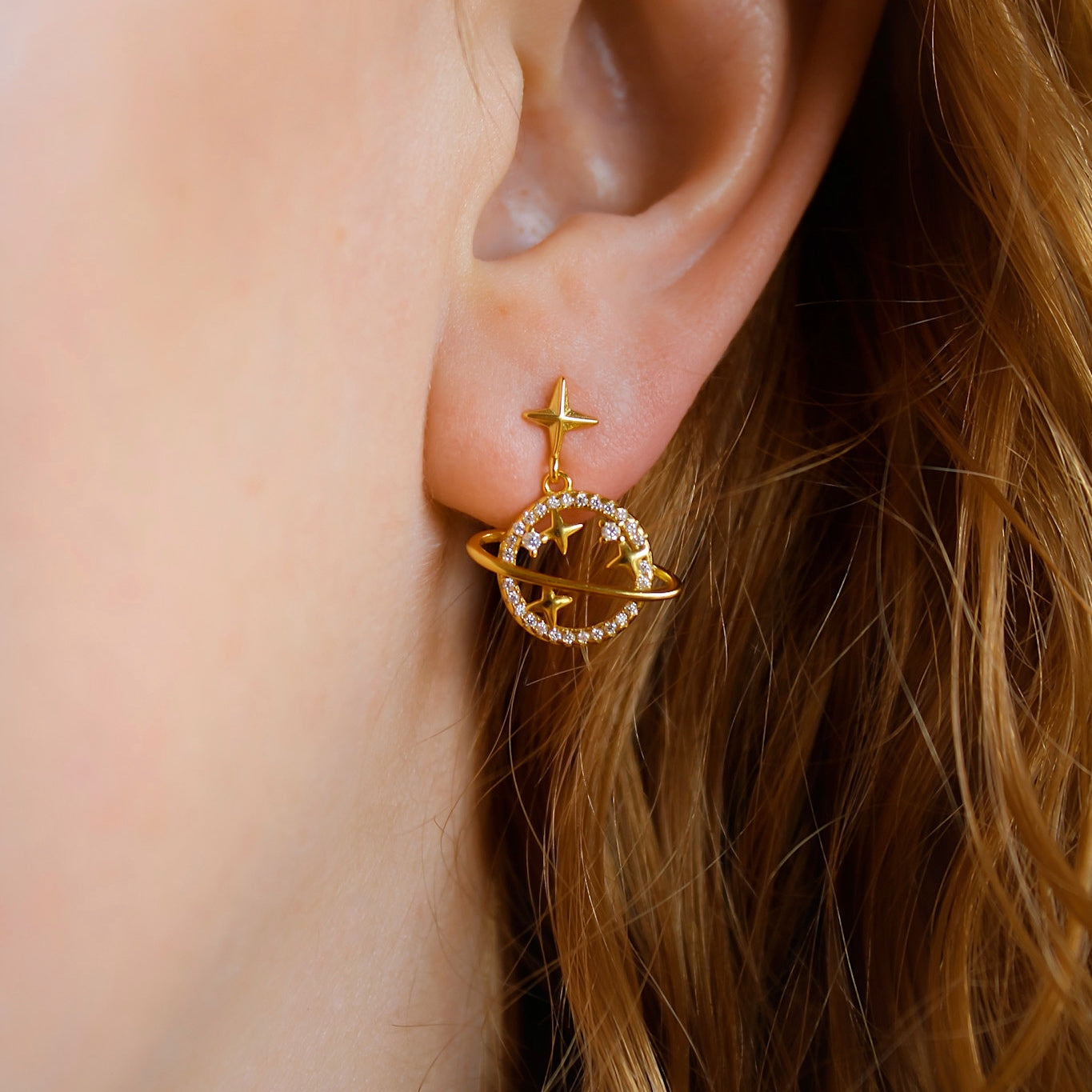 "Galactic Traveler" Saturn Ohrringe mit Zirkonia