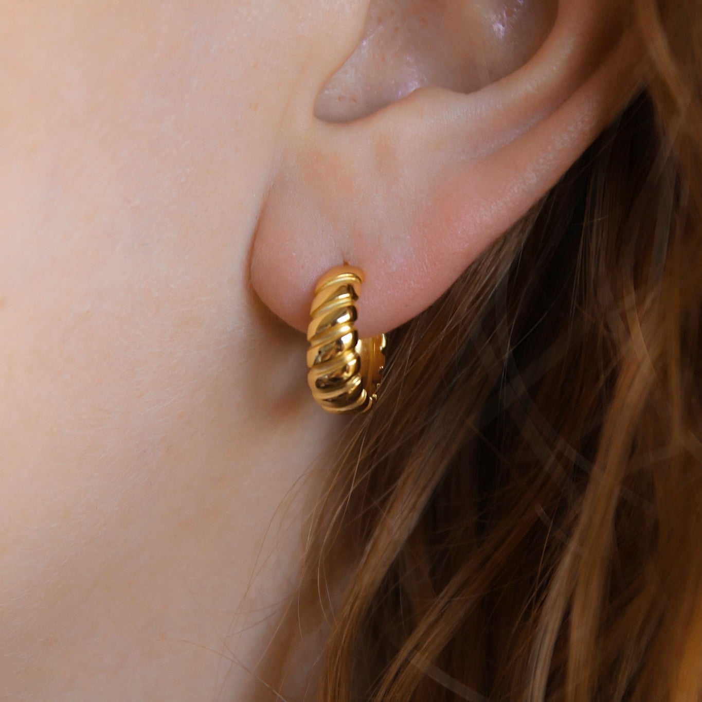 "Carmen" klassische, elegante Croissant Creolen 18k vergoldet