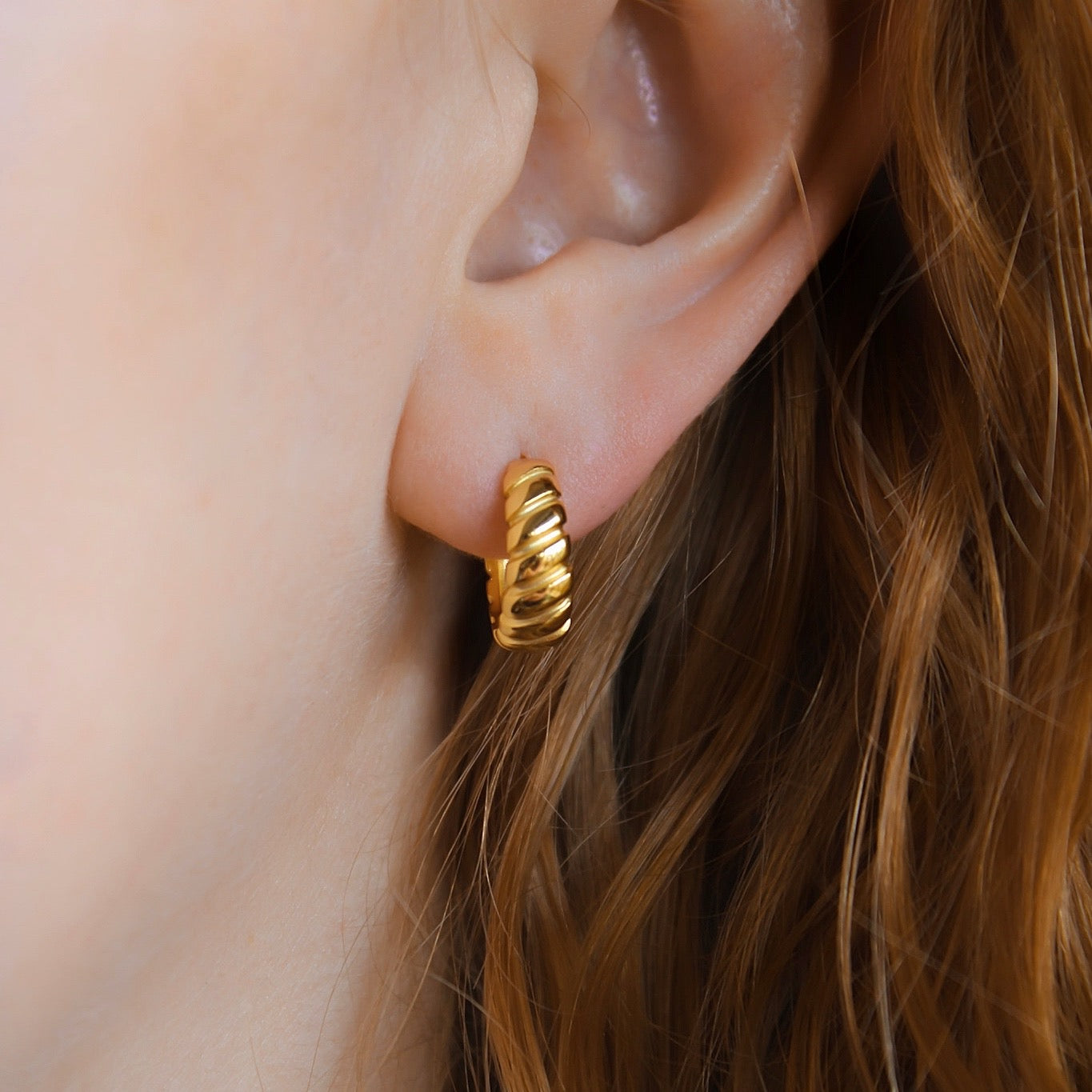 "Carmen" klassische, elegante Croissant Creolen 18k vergoldet