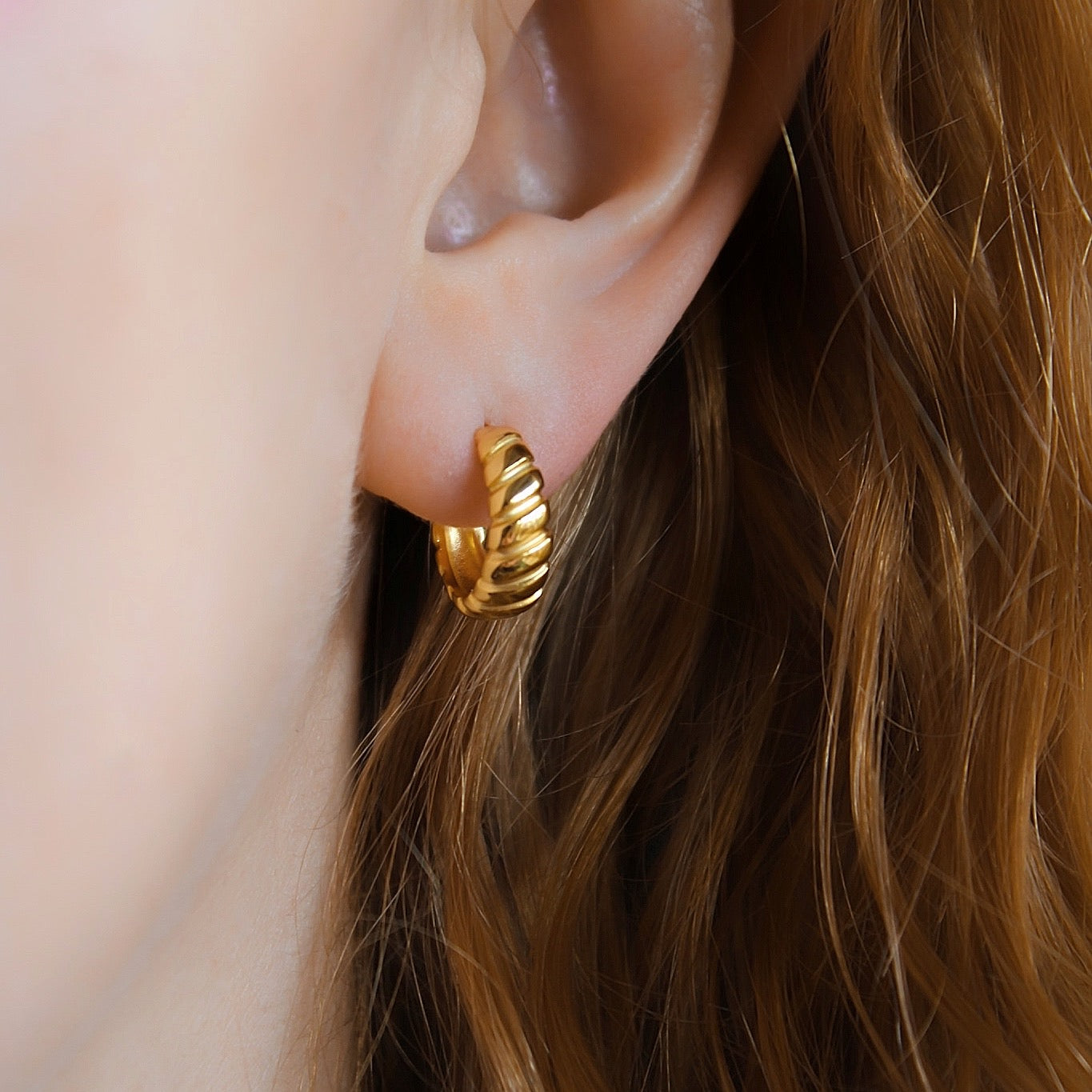 "Carmen" klassische, elegante Croissant Creolen 18k vergoldet