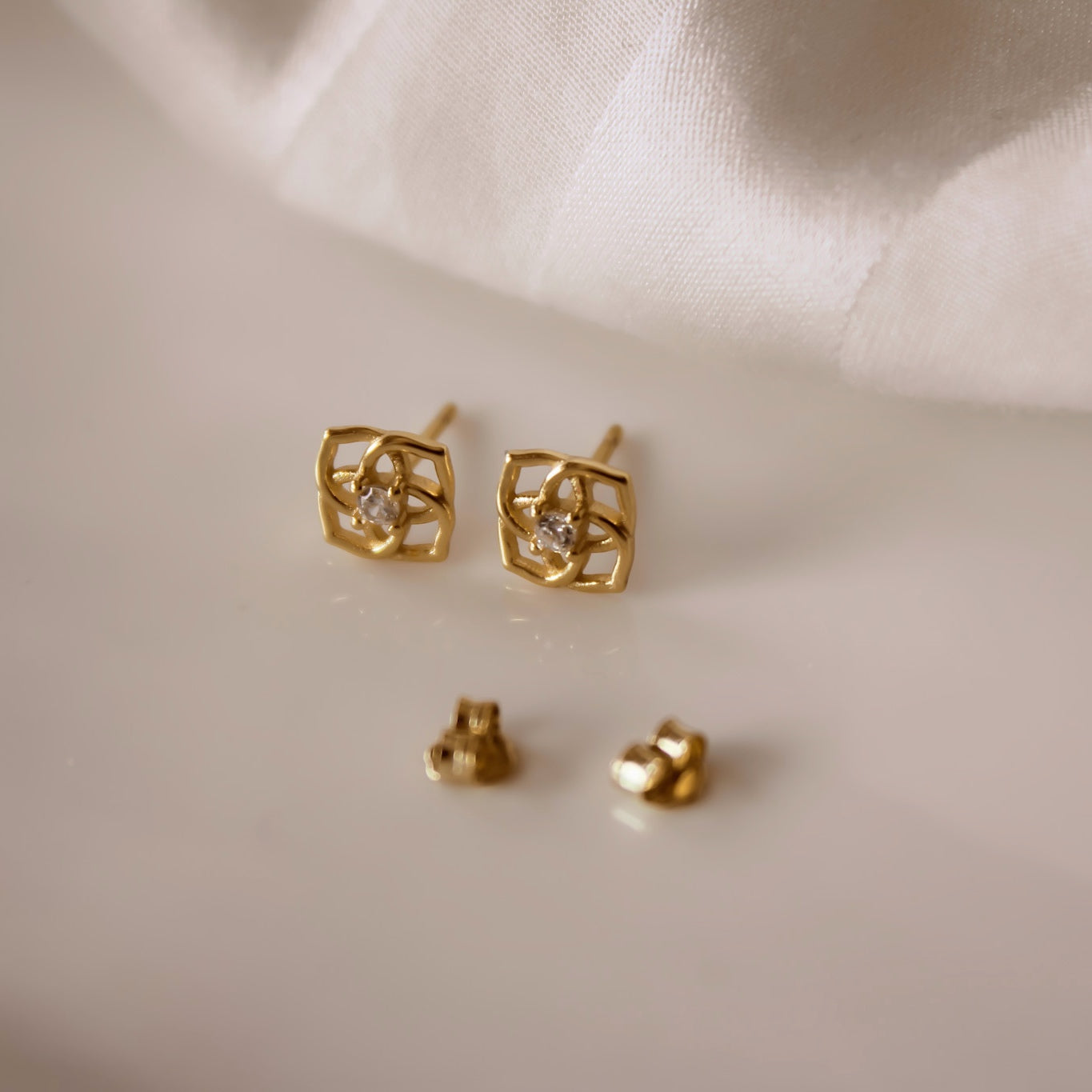 „Avery" Blumen Ornament Ohrstecker