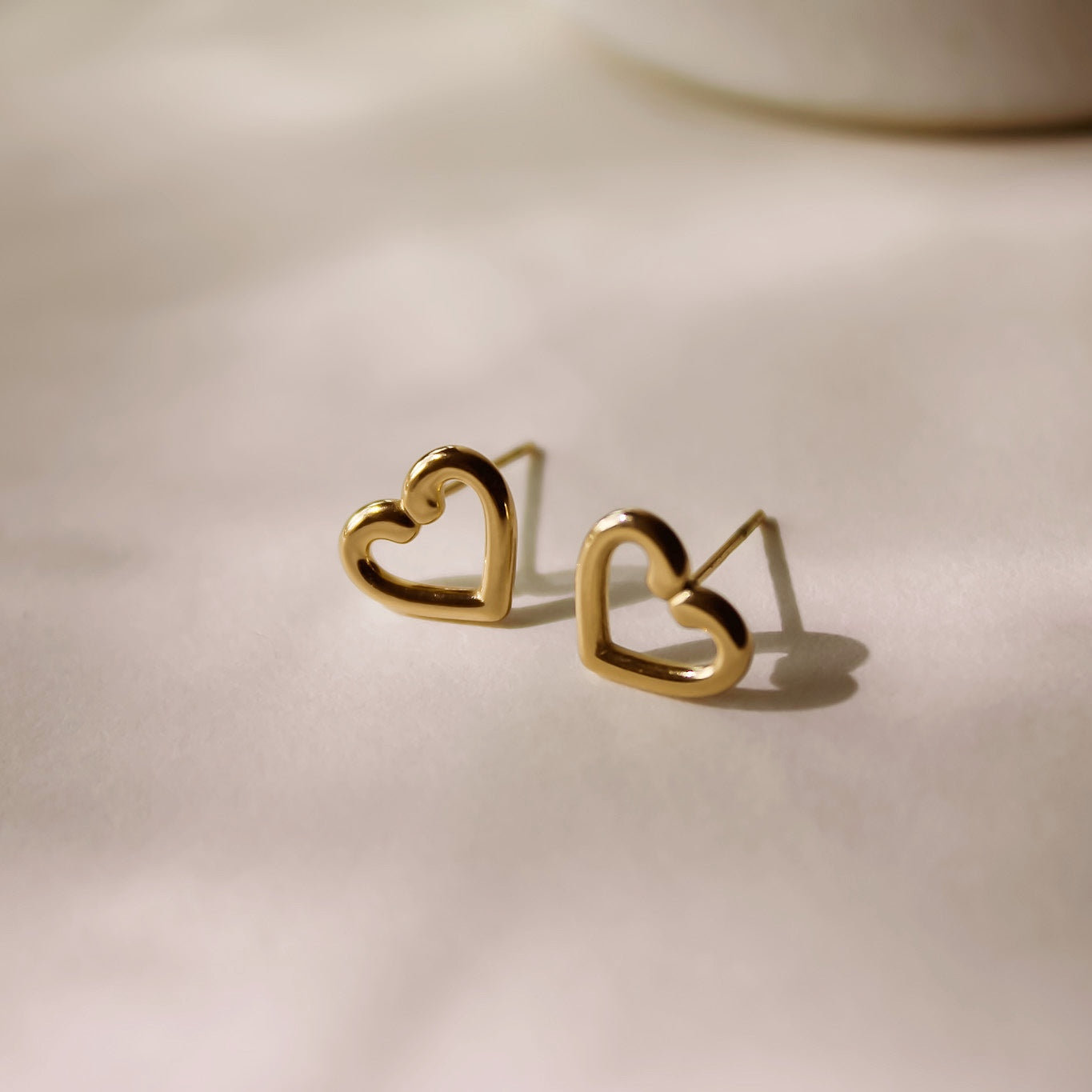 "Anna" schlichte Herz Ohrstecker Edelstahl