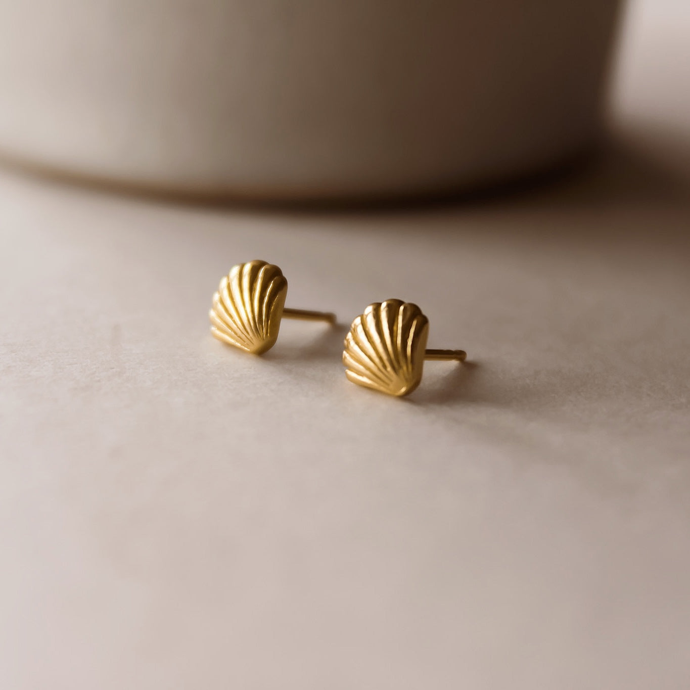 "Shelly" hochwertige Ohrstecker mit Muscheldesign