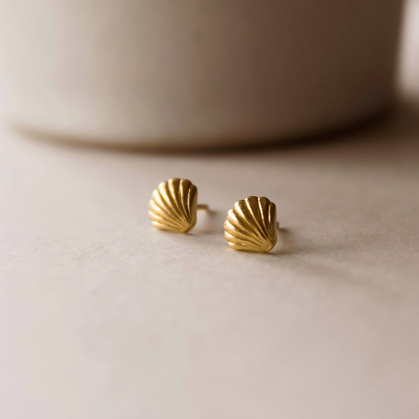 "Shelly" hochwertige Ohrstecker mit Muscheldesign