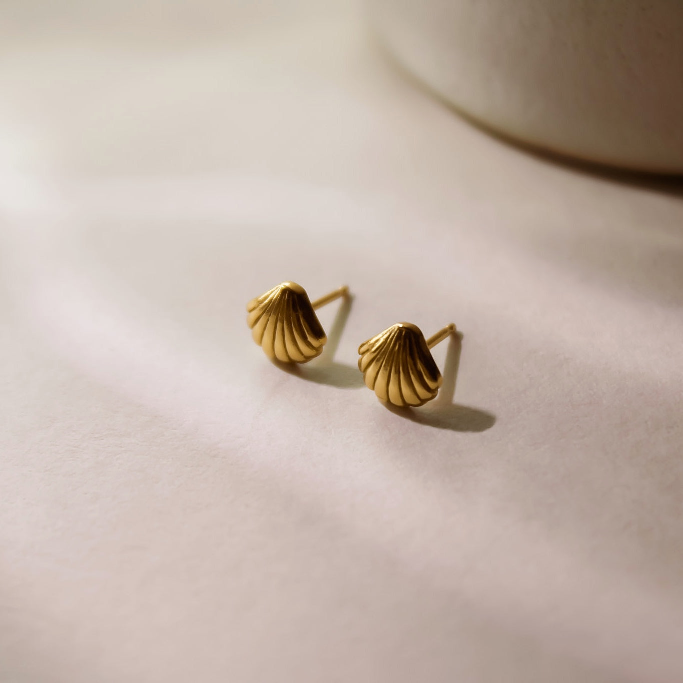 "Shelly" hochwertige Ohrstecker mit Muscheldesign