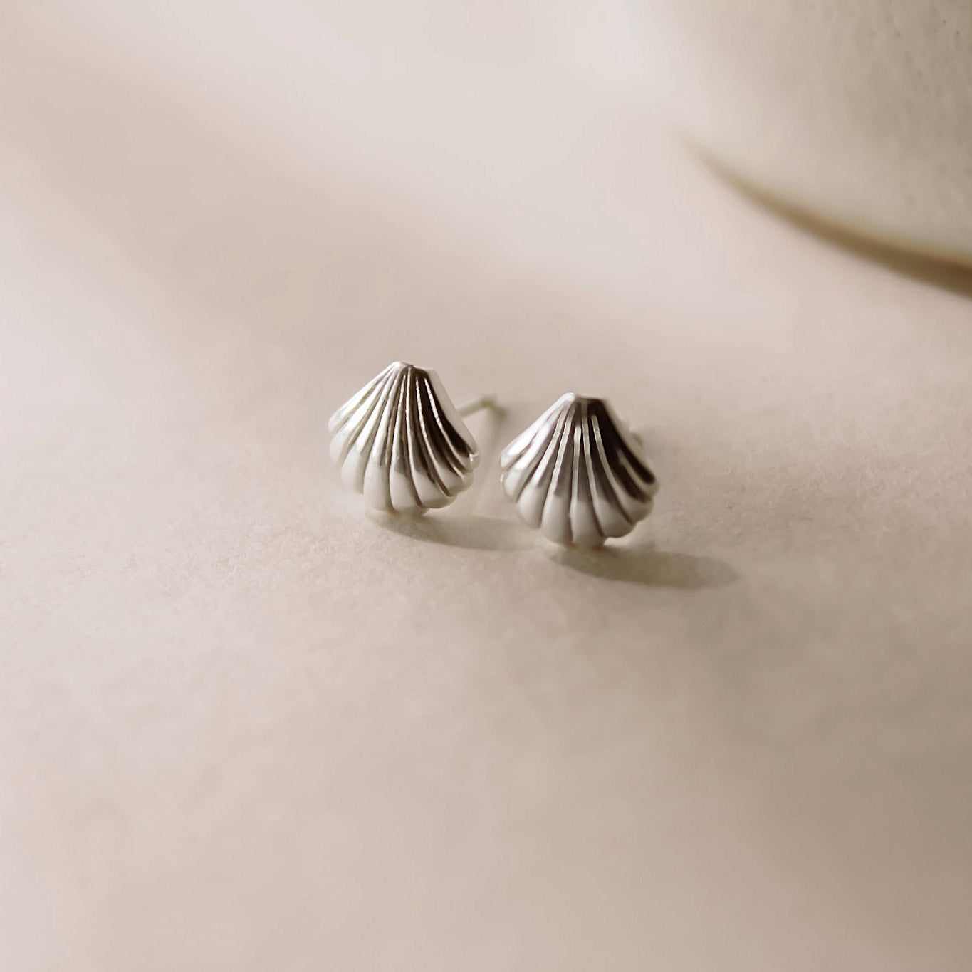 "Shelly" hochwertige Ohrstecker mit Muscheldesign