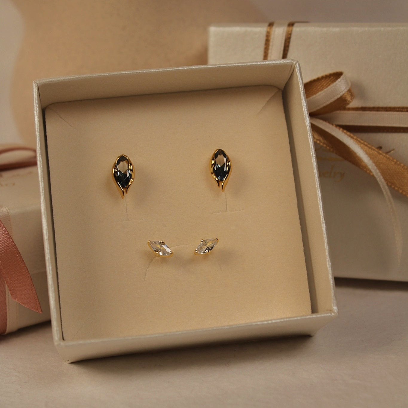 "Nami Leafs" Zirkonia Ohrstecker Set